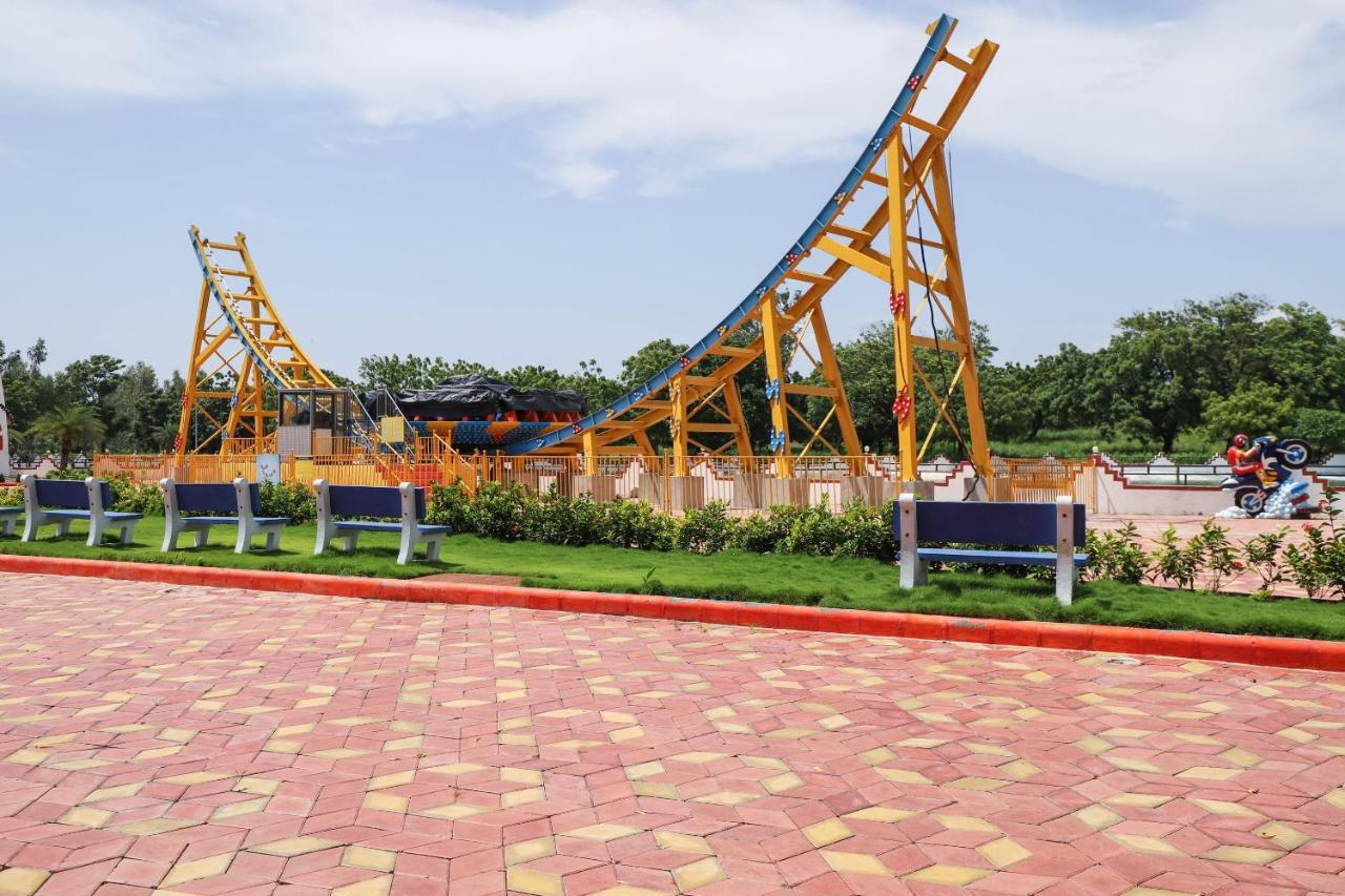 Capital O 49279 Chhab Chhaba Chhab Water Fun Park & Resort Damka Exterior foto